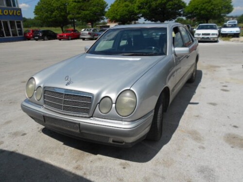 Mercedes E-klasa 230