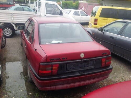 Opel Vectra 2.0 i, dijelovi limarije i mehanike