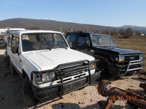 ISUZU TROOPER VIŠE KOMADA ZA DIJELOVE