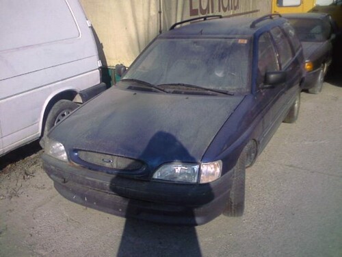 Ford Escort Karavan 1.6 16 V (REZERVNI DIJELOVI)