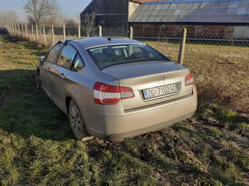 Citroen C5 1.6 hdi, 2013.godina (rezervni dijelovi limarije i mehanike)