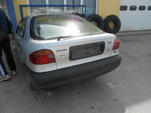 Ford Mondeo glx 1, 8 td rezervni dijelovi limarije i mehanike