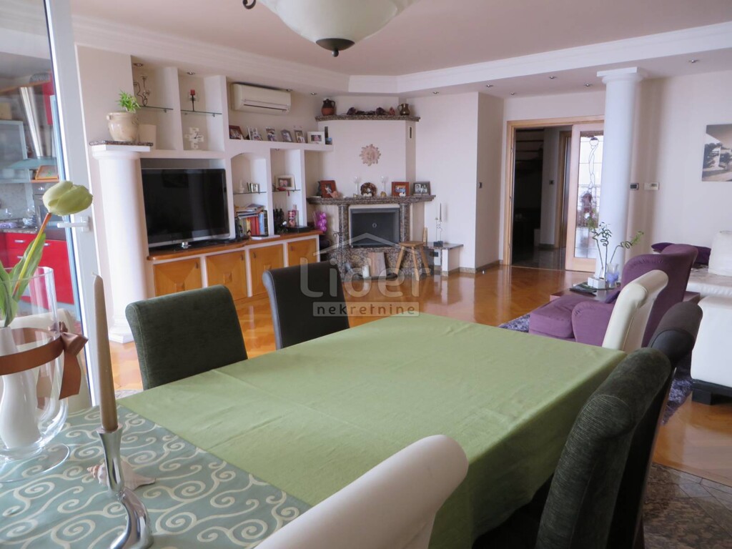 Image 2593587 - 8