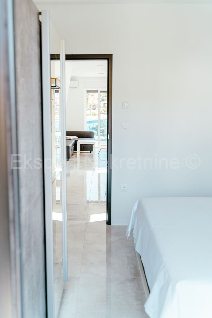 Image 3667021 - 14