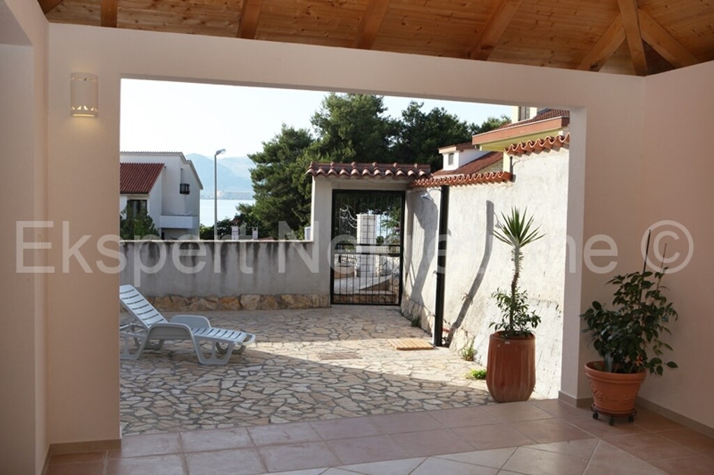 Image 3667471 - 8
