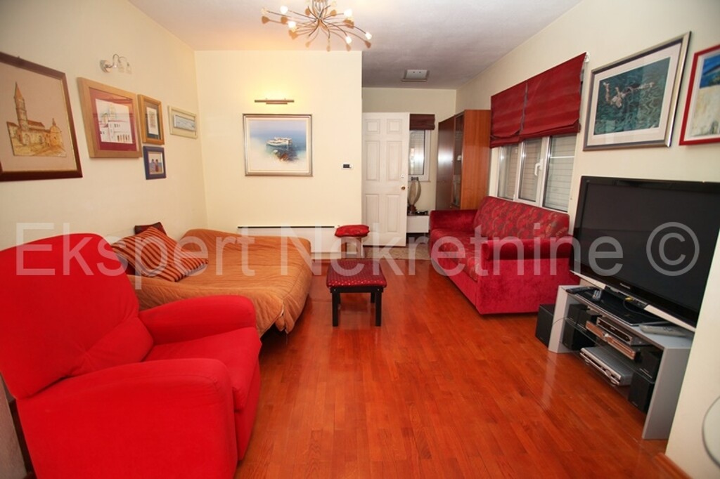 Image 3667471 - 9