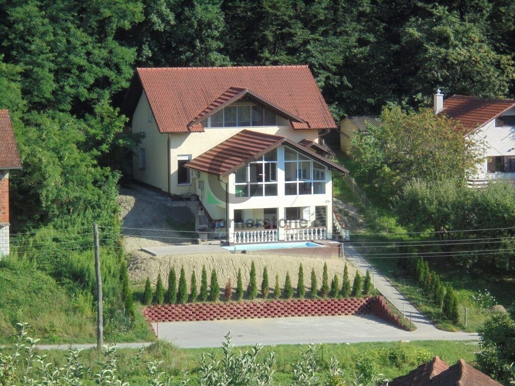 Image 3748934 - 3