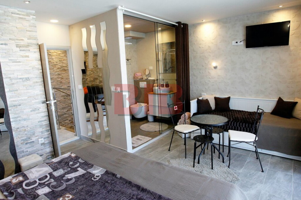 Image 3791823 - 9