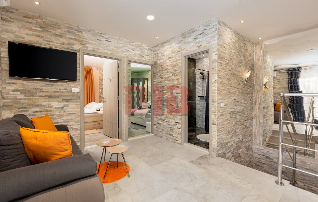 Image 3791823 - 6