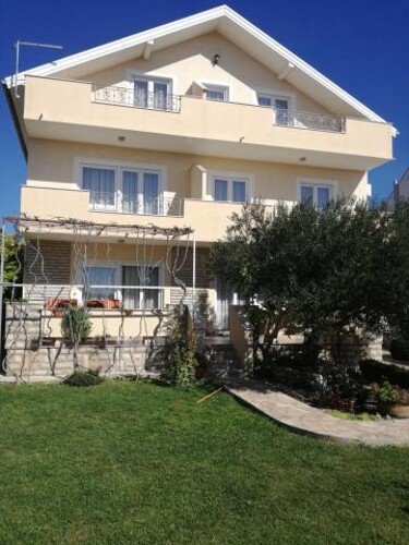 Apartmani Nela - Pirovac