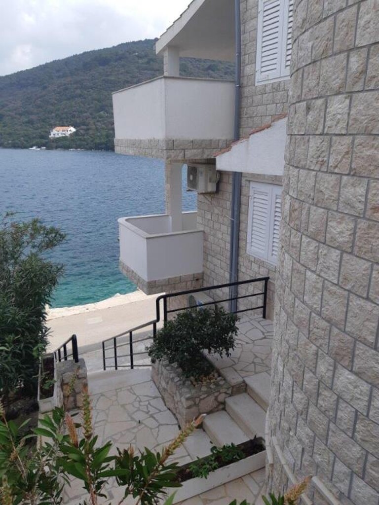 Image 3810859 - 3
