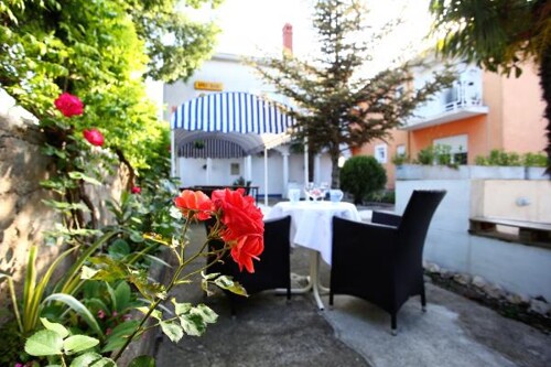 Thumbnail 3839019 - 3