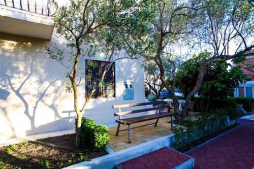 Thumbnail 3839236 - 9