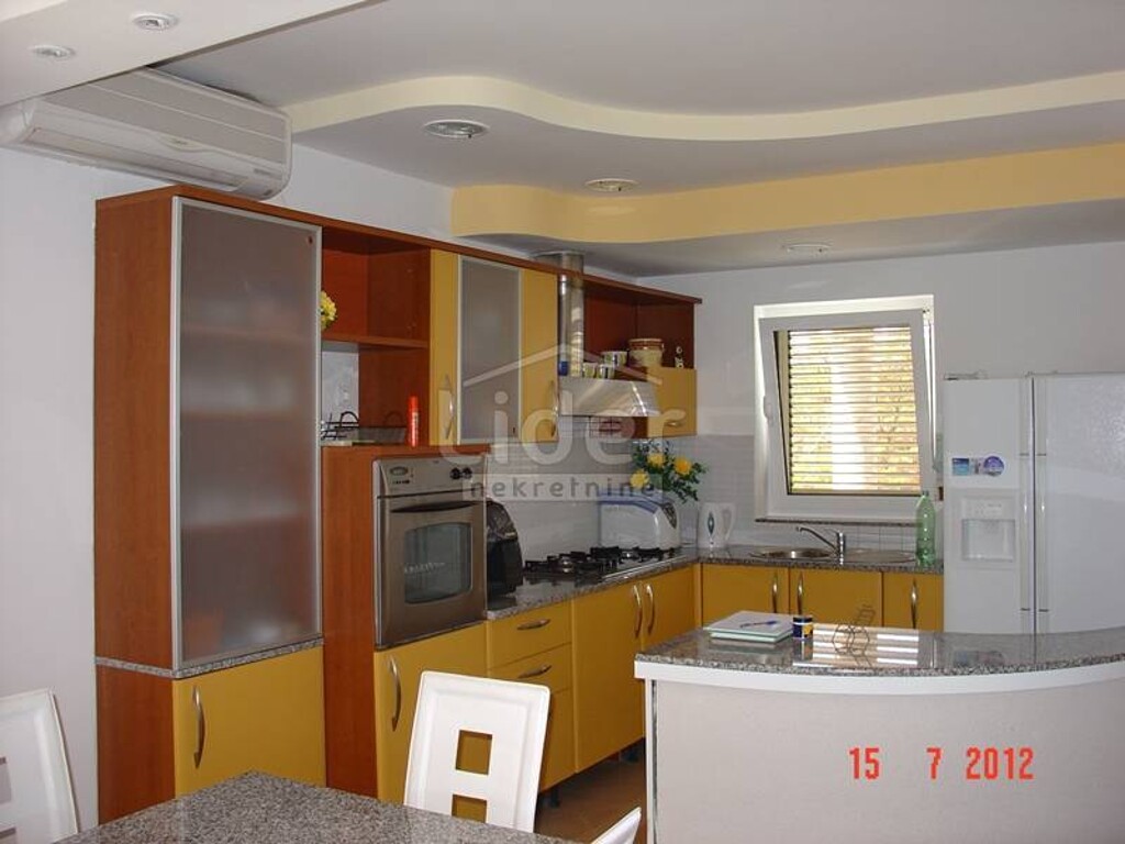 Image 3846844 - 13