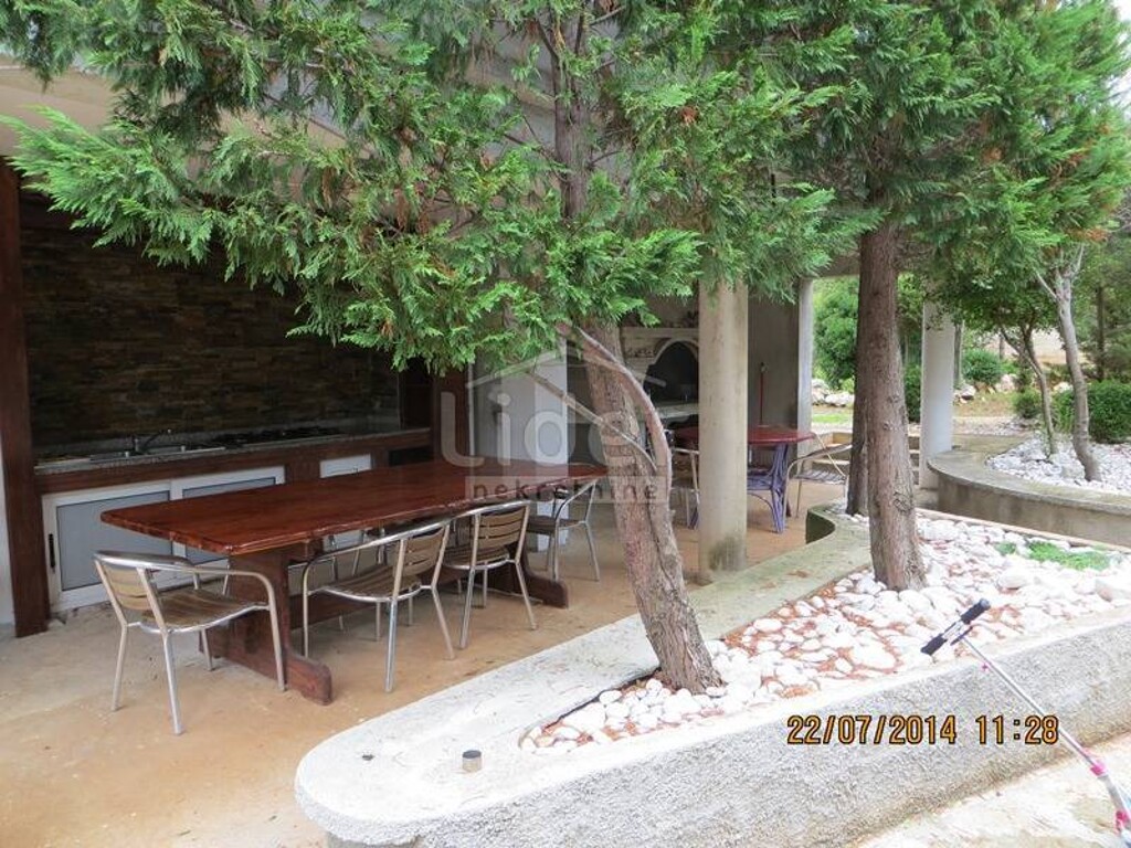 Image 3846844 - 8