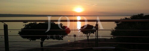 Thumbnail 3890653 - 4