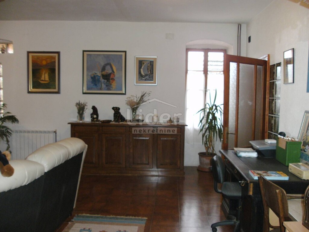 Image 3890888 - 7