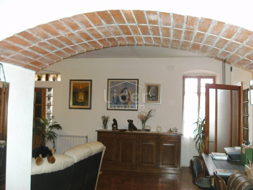 Image 3890888 - 8