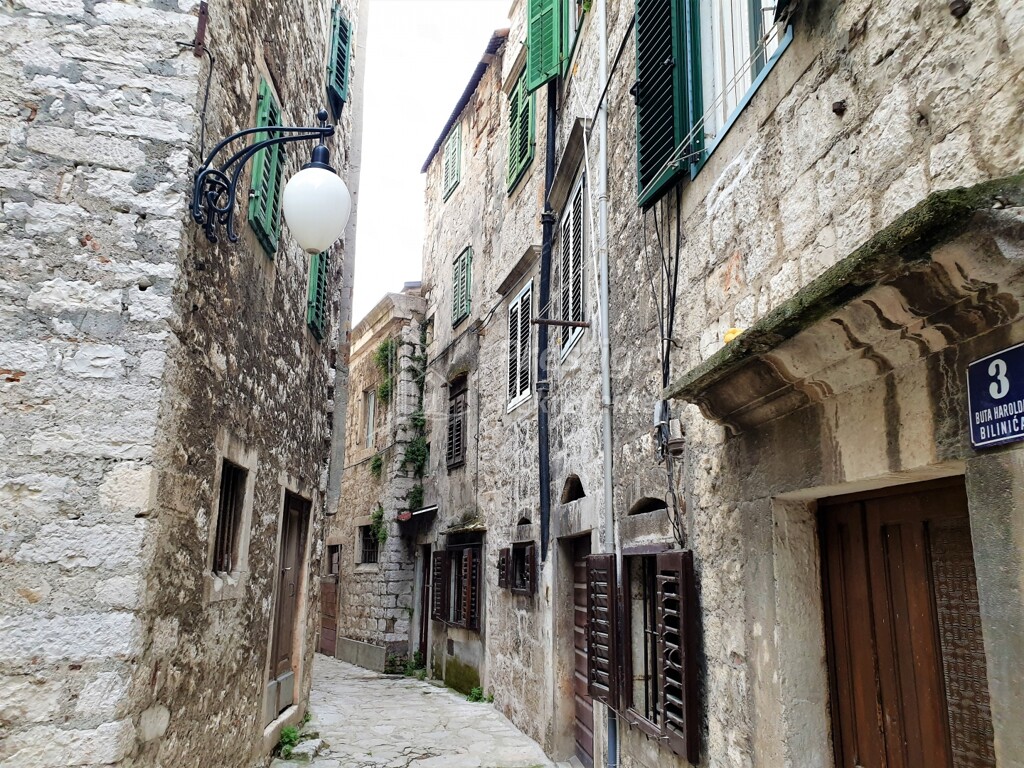 Image 3890986 - 24