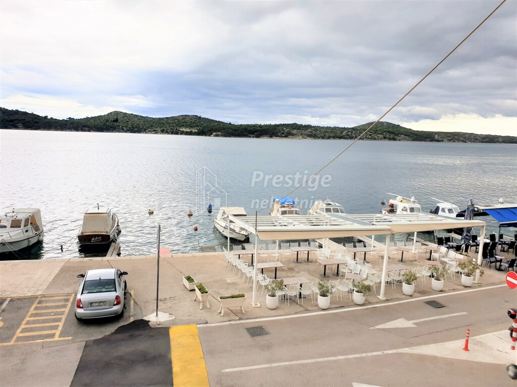 Image 3890986 - 12
