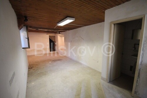 SPLIT, MANUŠ poslovni prostor u suterenu 60 m2