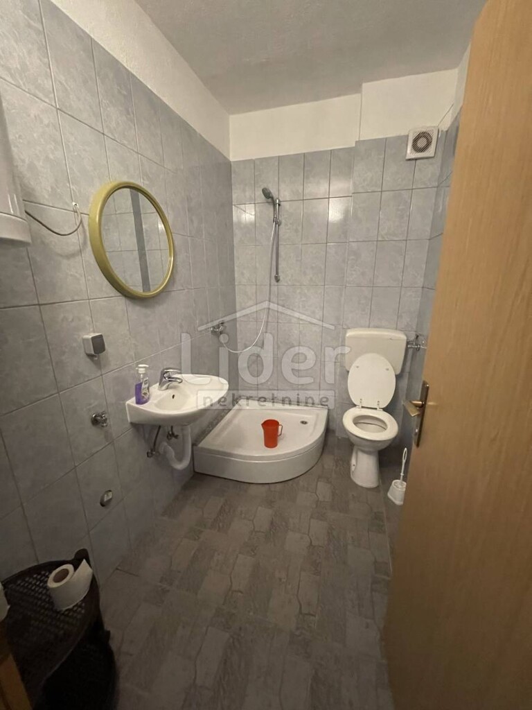 Image 4303234 - 7