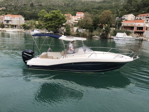 Cap Camarat 7.5 WA, god. 2007, motor Mercury 300 KS, odlično stanje!