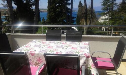 Thumbnail 4404759 - 2