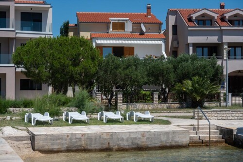 Thumbnail 4404778 - 2