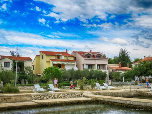 Thumbnail 4404778 - 1