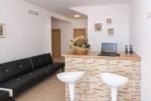 Thumbnail 4404935 - 2