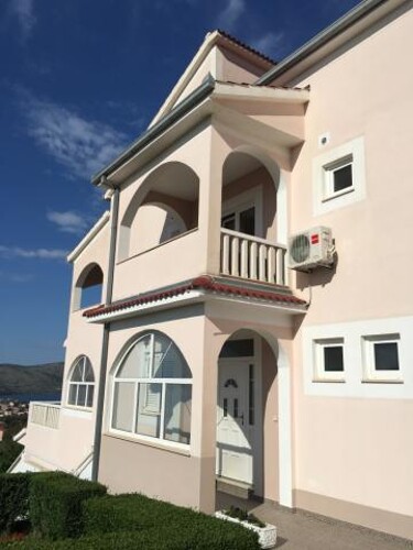 Thumbnail 4404935 - 1