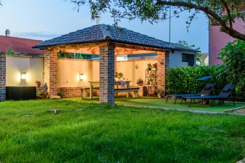 Thumbnail 4404973 - 2