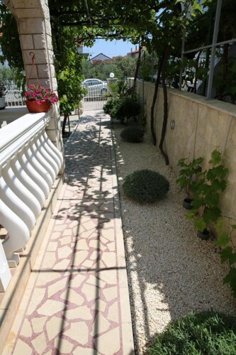 Thumbnail 4405272 - 4