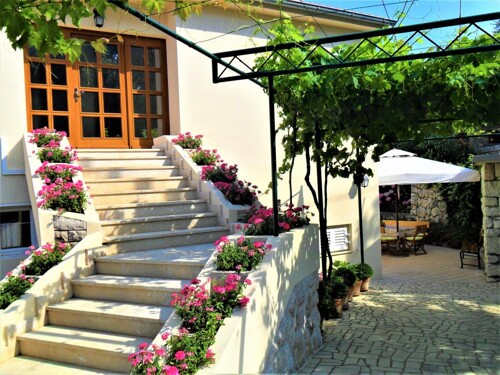 Thumbnail 4405525 - 3