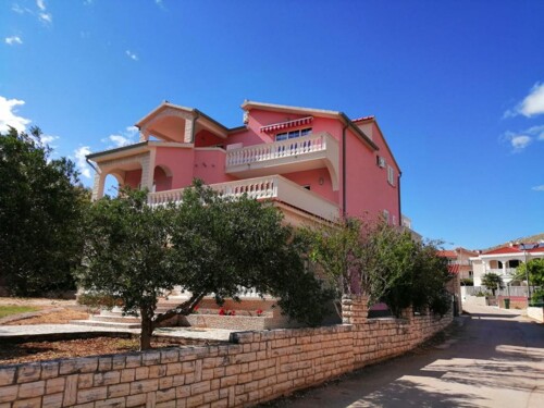 Thumbnail 4405802 - 2