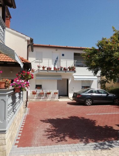 Thumbnail 4405849 - 8