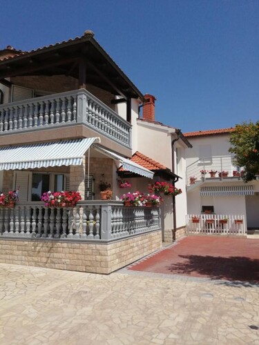 Thumbnail 4405849 - 11