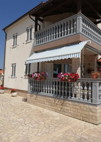 Thumbnail 4405849 - 10