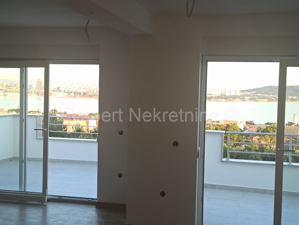 Image 4407353 - 13