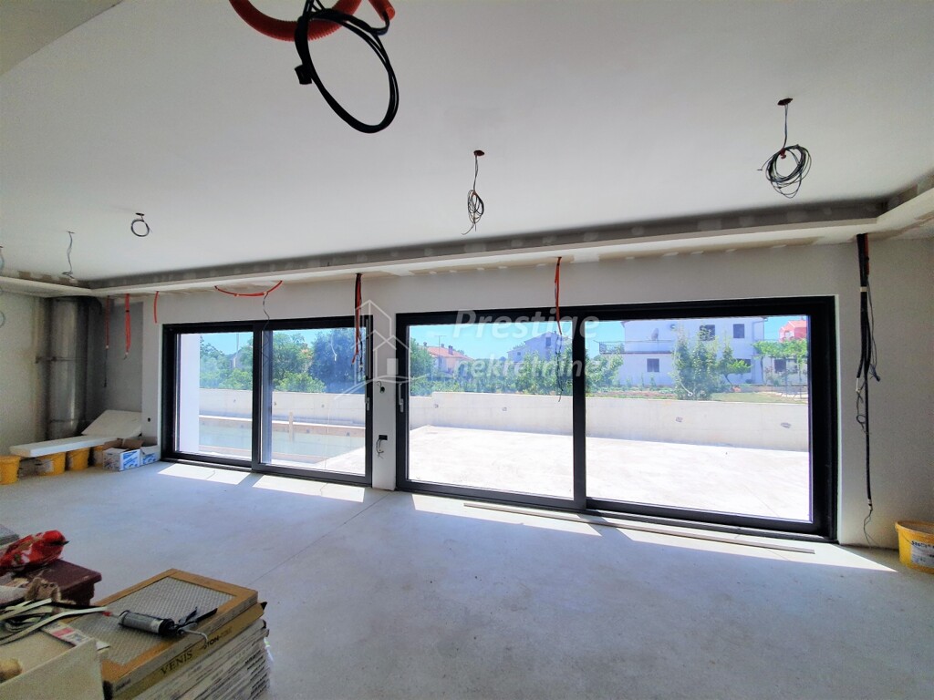 Image 4418030 - 10