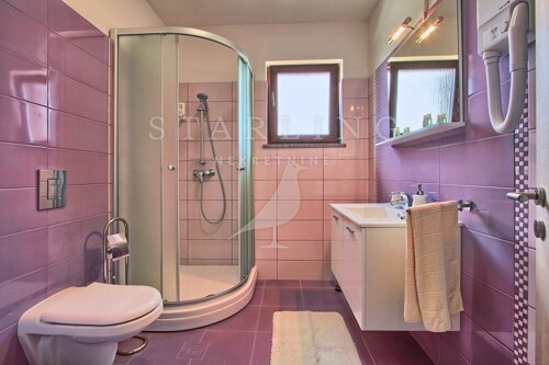 Thumbnail 4435186 - 4