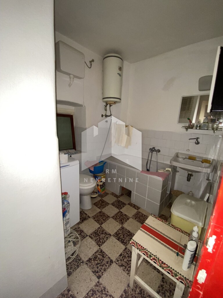Image 4459918 - 7