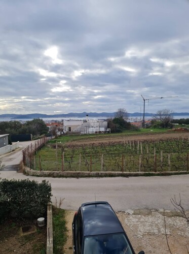 Zadar-Kuća sa velikom okućnicom i 3 stambene jedinice