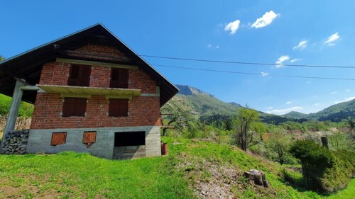 Gorski kotar, Kupska dolina, kuća sa gospodarskim objektom i