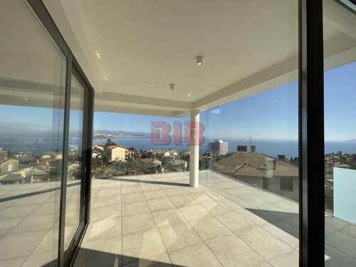 OPATIJA LUKSUZAN PENTHOUSE,3 GARAŽNA MJESTA,LIFT,BLIZU CENTRA I MORA