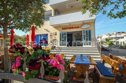 Čiovo,Okrug G.restoran 262 m2 na dobroj lokaciji s velikim skladištem