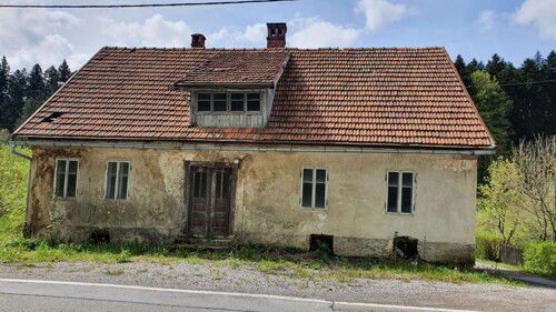 Gorski kotar, starija kuća sa okućnicom do potoka