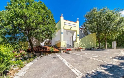Novi Vinodolski, Klenovica, kuća s apartmanima