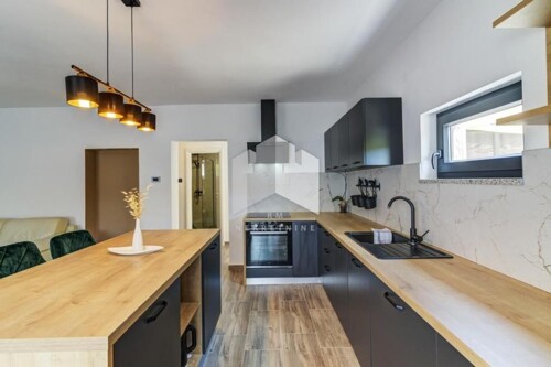 Novi Vinodolski, stan 102 m2